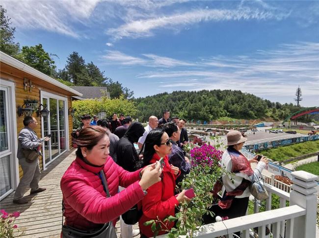 海外华媒走进“养生朝天” 感受生态康养之美