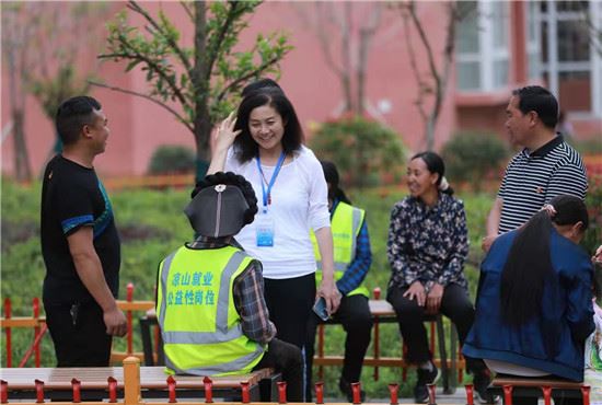 25家海外华媒探访凉山州越西县 聚焦乡村振兴新生活