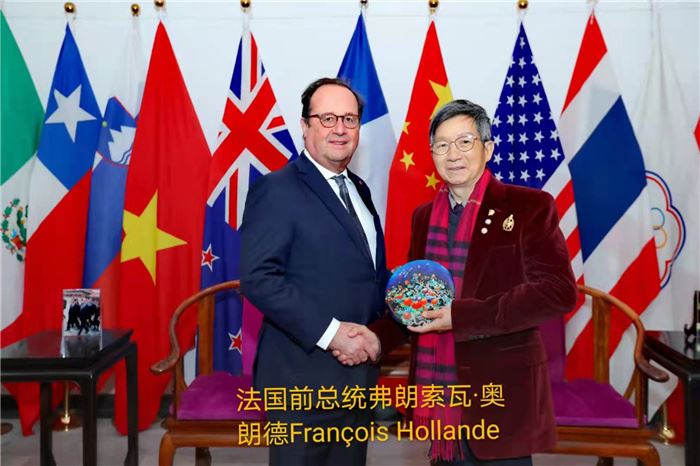 高端访谈：央视主持人水均益就艺术和公益对话黄建南