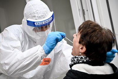 德国累计确诊超700万、死亡11万 多州收紧防疫措施