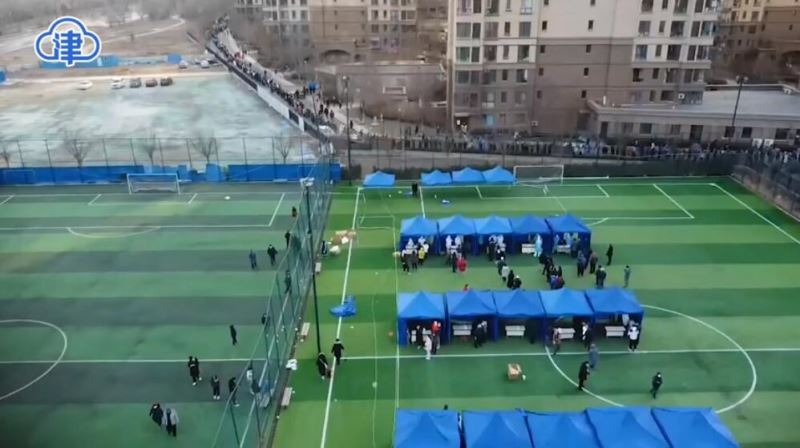 战疫中的外籍“红马甲”