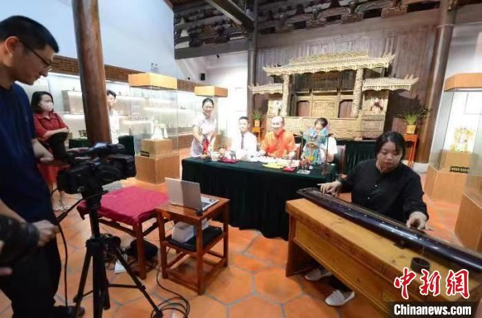 福建漳州“小木偶”走进美国