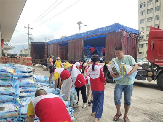 不一样的“鱼水情”