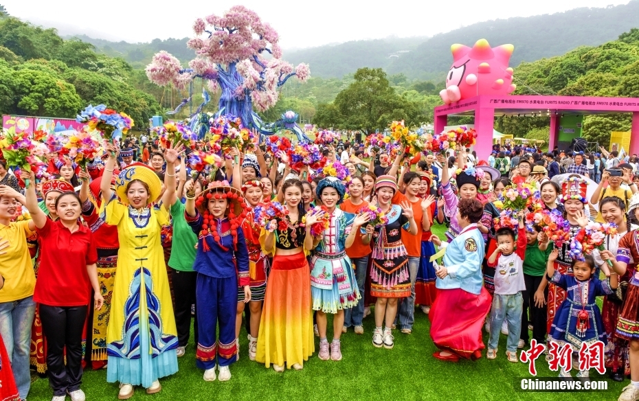 “广西三月三 八桂嘉年华”活动在南宁青秀山举办