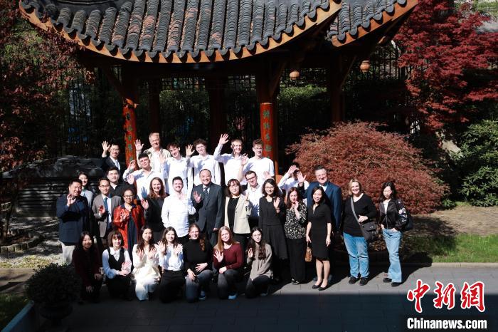 德国伯乐中文合唱团师生“YES”项目送行仪式举行