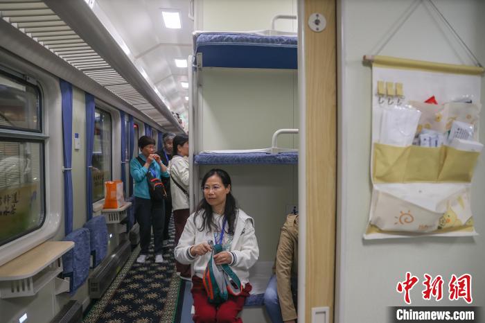 赣闽首趟银发旅游专列启程 182名旅客开启康养慢旅