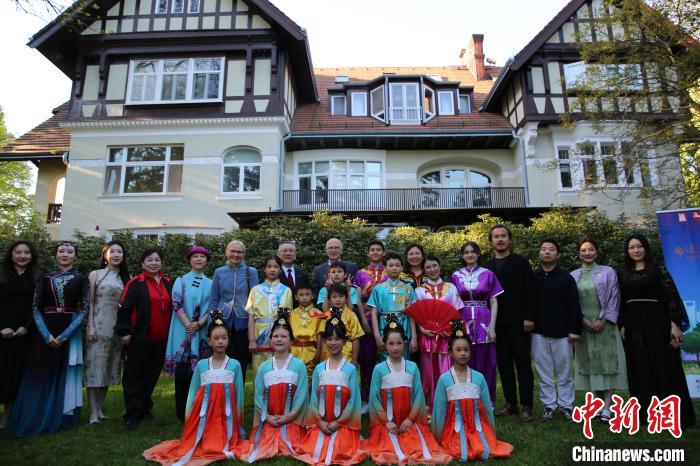 中国驻汉堡总领馆举办2025年“领馆长夜”开放日活动