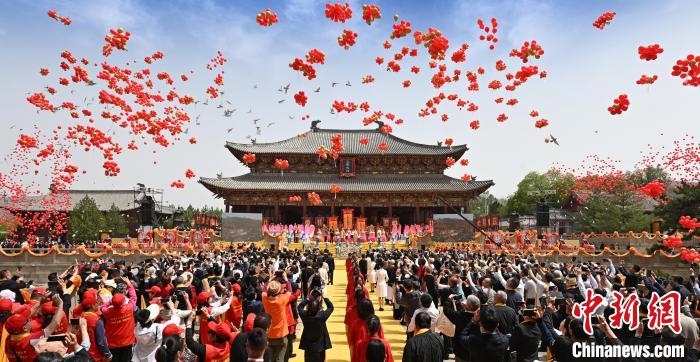 海峡两岸同胞齐聚神农炎帝故里 共拜华夏始祖