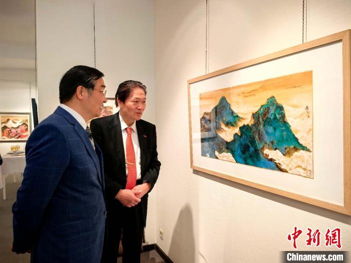 旅比画家姚逸之举办个展庆祝中欧建交50周年
