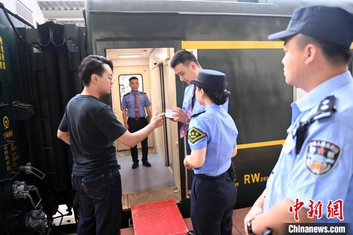 中越国际联运旅客列车恢复开行