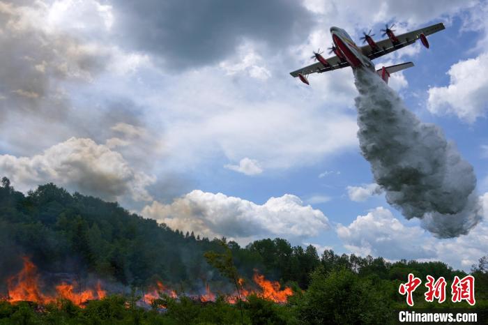 中国大型水陆两栖飞机AG600“鲲龙”获颁生产许可证