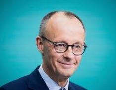 德总理：德国经济形势回暖 准备在欧洲承担更多领导责任