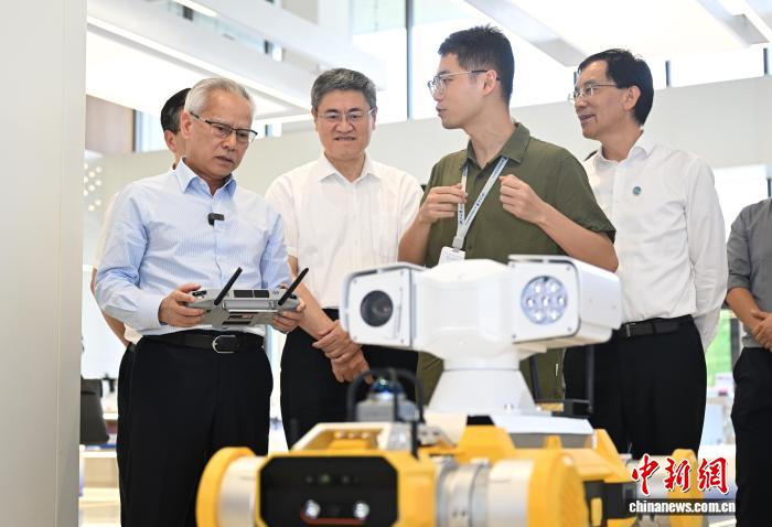 澳门特首岑浩辉率团访问杭州 促浙澳科创合作互鉴