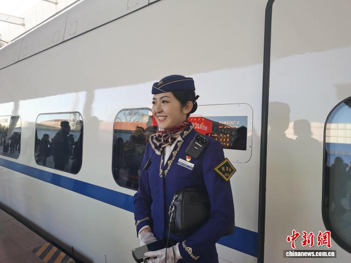 包银高铁开通运营 京兰通道实现全线贯通