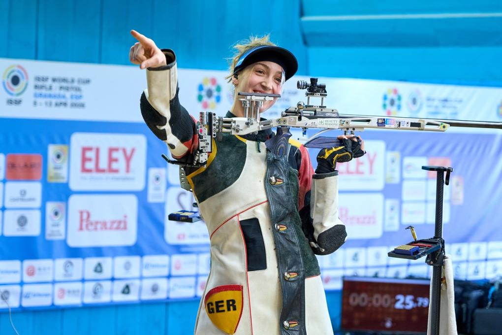 德国队包揽女子50米步枪三姿冠亚军