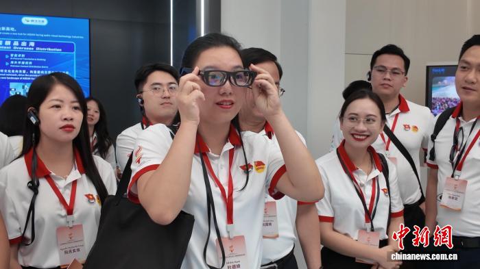 越南青年赴广西研学 感知中国科创活力