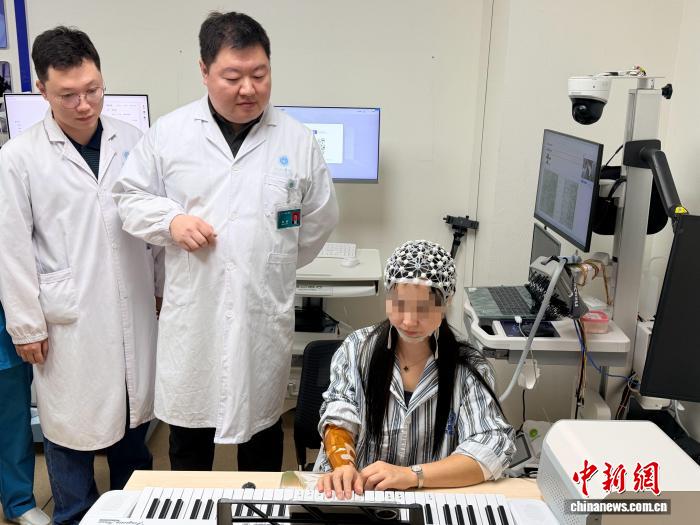 科研团队研发脑机接口精细运动重建系统