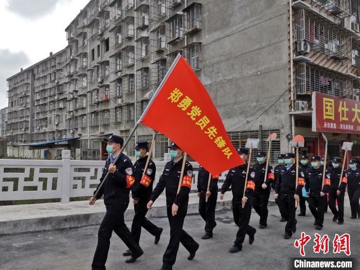 图为“郑勇党员先锋队” 龚轩 摄 图为“郑勇党员先锋队” 龚轩 摄