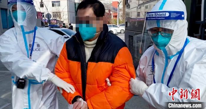 上海警方表示，这是2021年上海警方成功从境外缉捕的首名外逃经济犯罪嫌疑人。(上海警方供图)