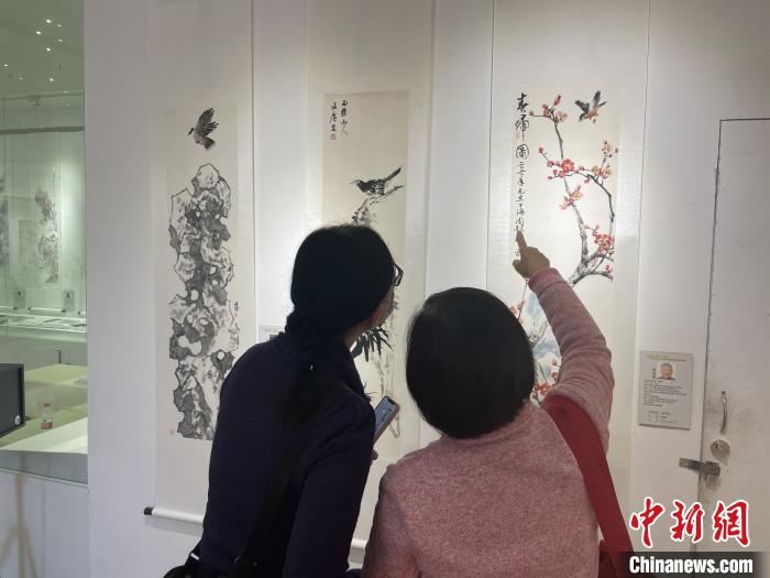 岭南与海派花鸟画交流展广州开幕 关注两地画派融合创新