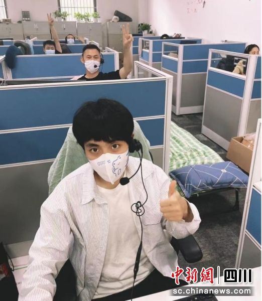 新网银行95394客服热线不断档。新网银行供图 新网银行95394客服热线不断档。新网银行供图